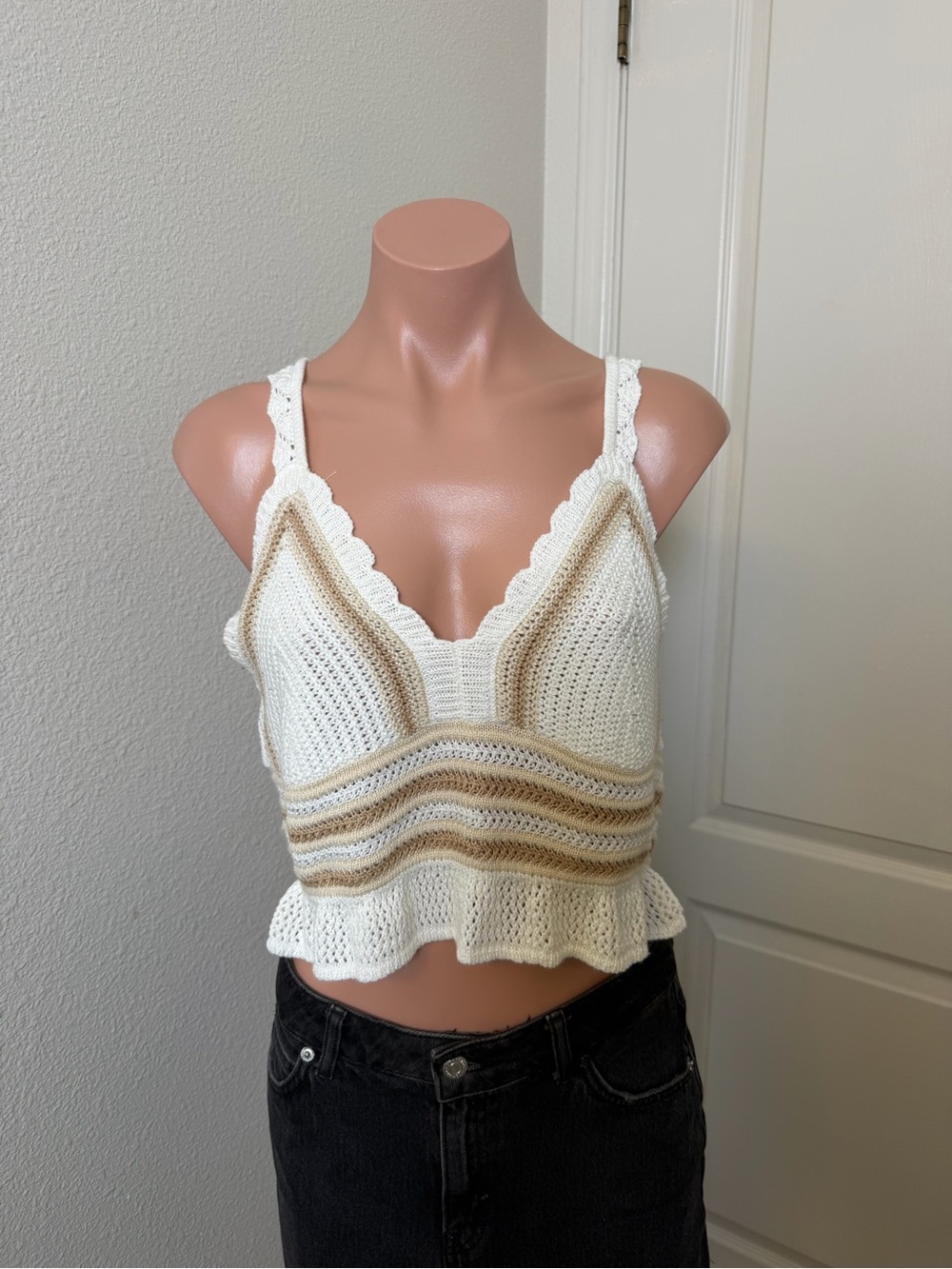 Steve Madden NYC Cream Crochet Ruffle Hem Tank Top Sz L